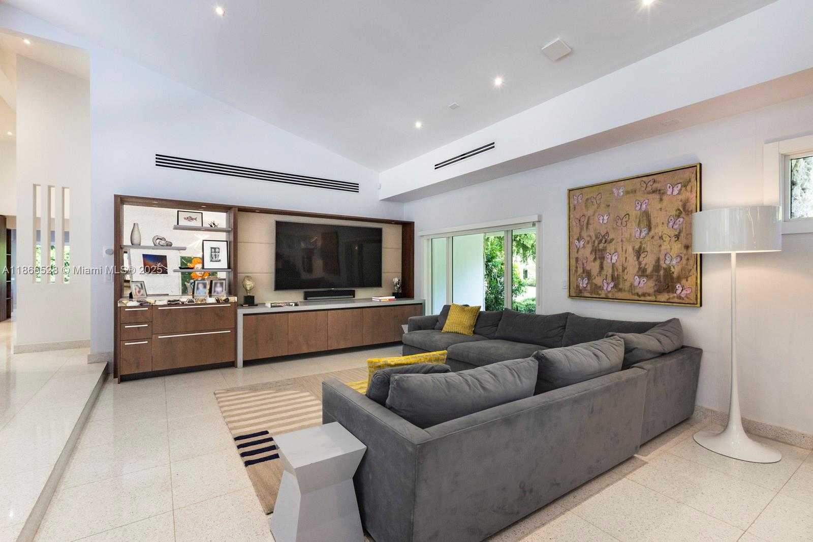 Small Image of 5780 LAS PALMAS DR, Coral Gables Number 11