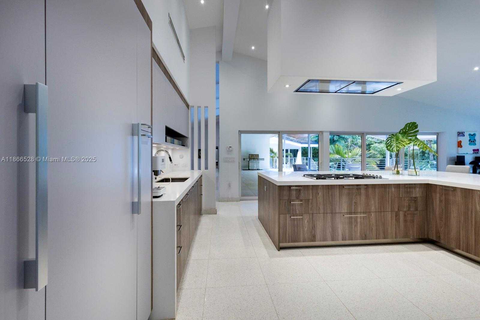 Small Image of 5780 LAS PALMAS DR, Coral Gables Number 15