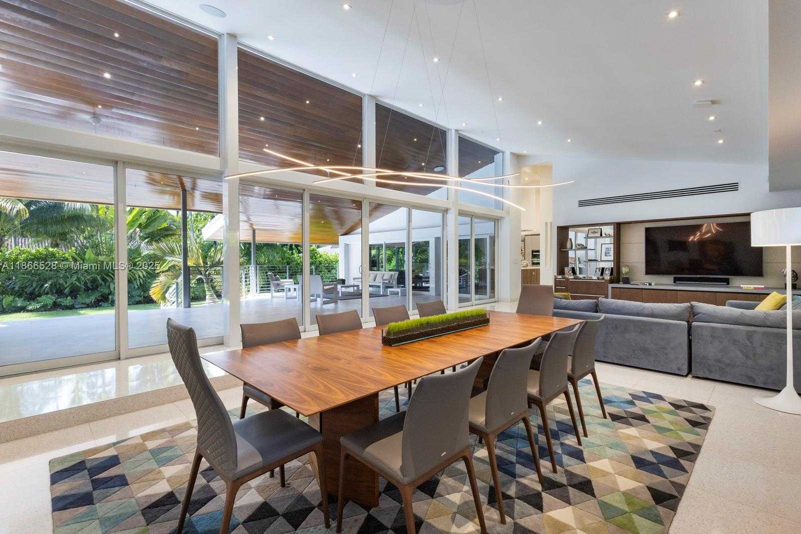 Small Image of 5780 LAS PALMAS DR, Coral Gables Number 16