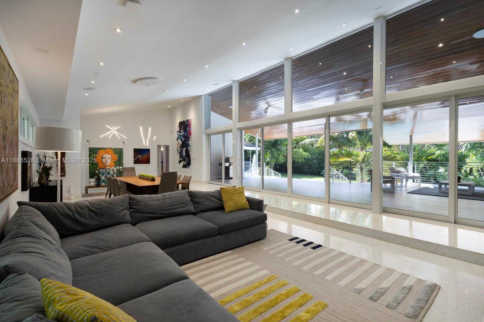 Small Image of 5780 LAS PALMAS DR, Coral Gables Number 17