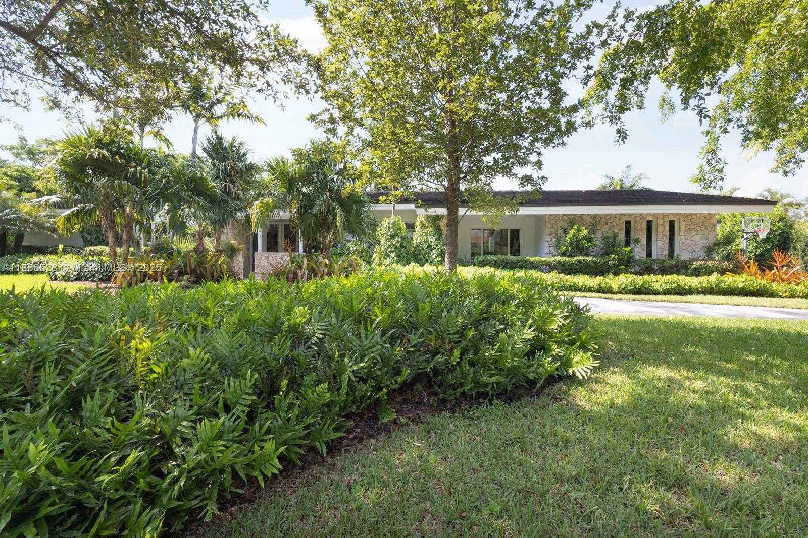 Small Image of 5780 LAS PALMAS DR, Coral Gables Number 2