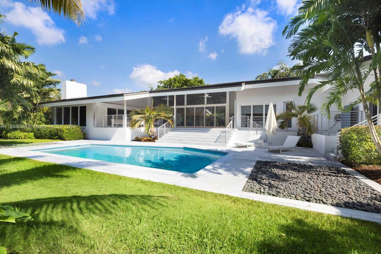 Small Image of 5780 LAS PALMAS DR, Coral Gables Number 22