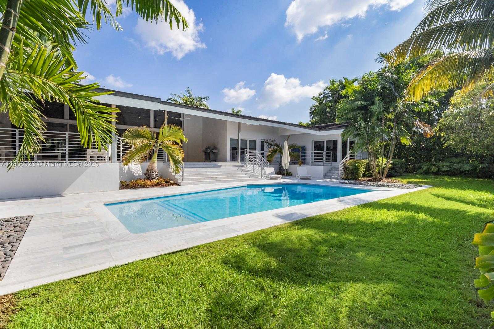 Small Image of 5780 LAS PALMAS DR, Coral Gables Number 23