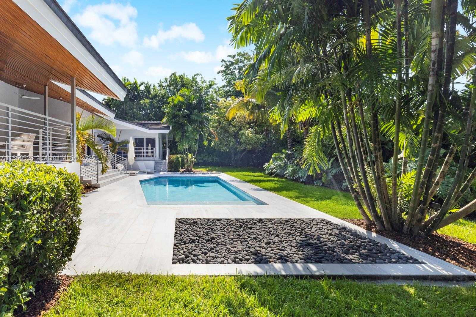 Small Image of 5780 LAS PALMAS DR, Coral Gables Number 24