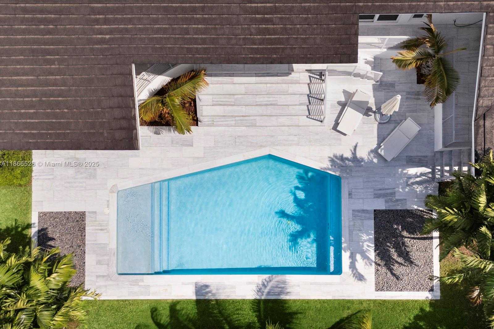 Small Image of 5780 LAS PALMAS DR, Coral Gables Number 27