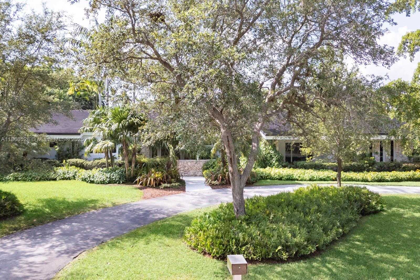 Small Image of 5780 LAS PALMAS DR, Coral Gables Number 3