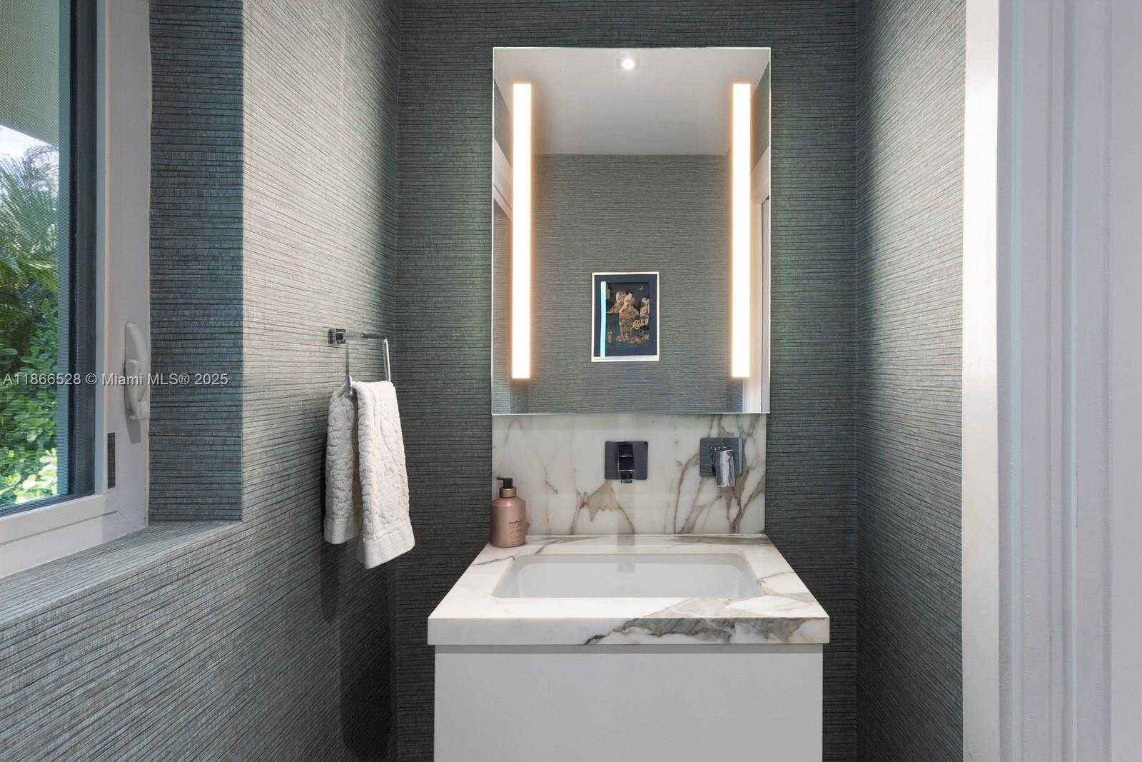 Small Image of 5780 LAS PALMAS DR, Coral Gables Number 30