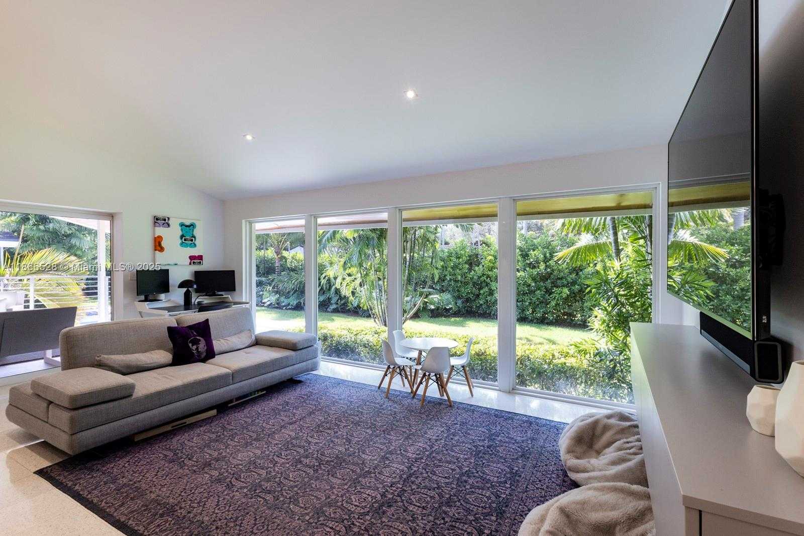 Small Image of 5780 LAS PALMAS DR, Coral Gables Number 32
