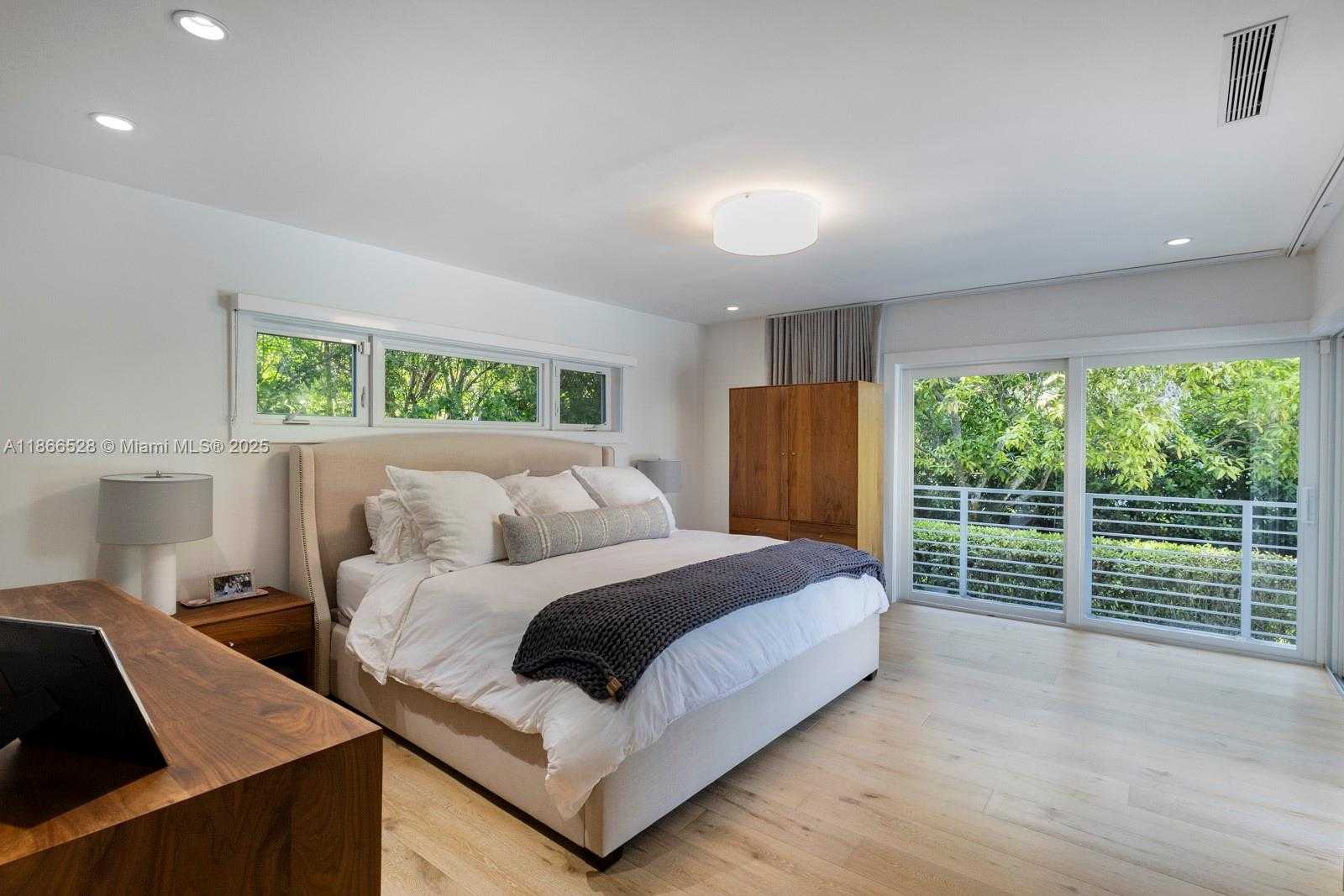 Small Image of 5780 LAS PALMAS DR, Coral Gables Number 34