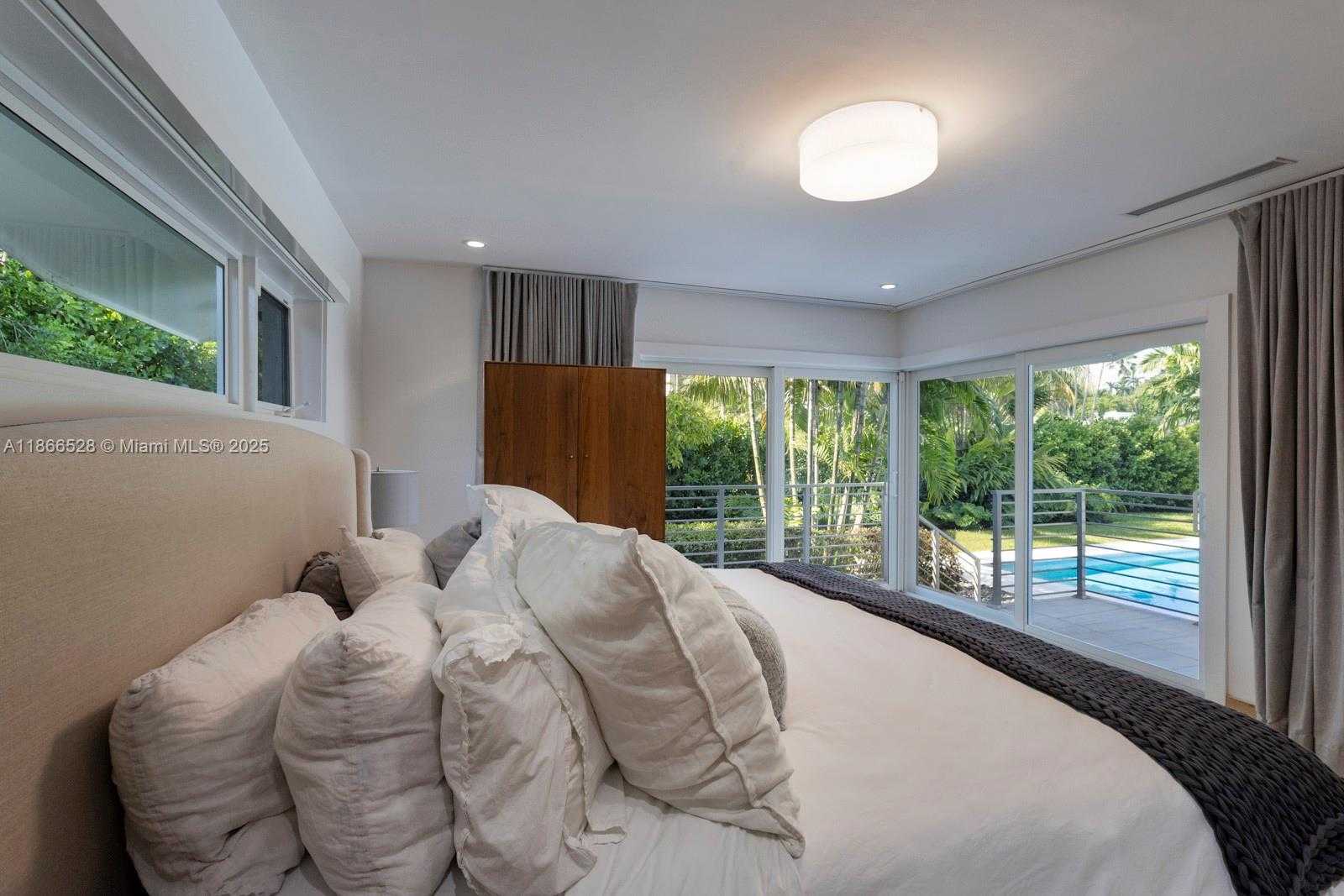 Small Image of 5780 LAS PALMAS DR, Coral Gables Number 35