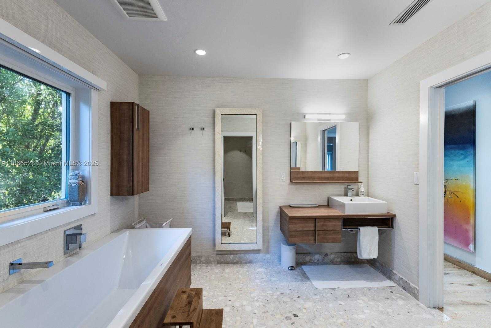 Small Image of 5780 LAS PALMAS DR, Coral Gables Number 37