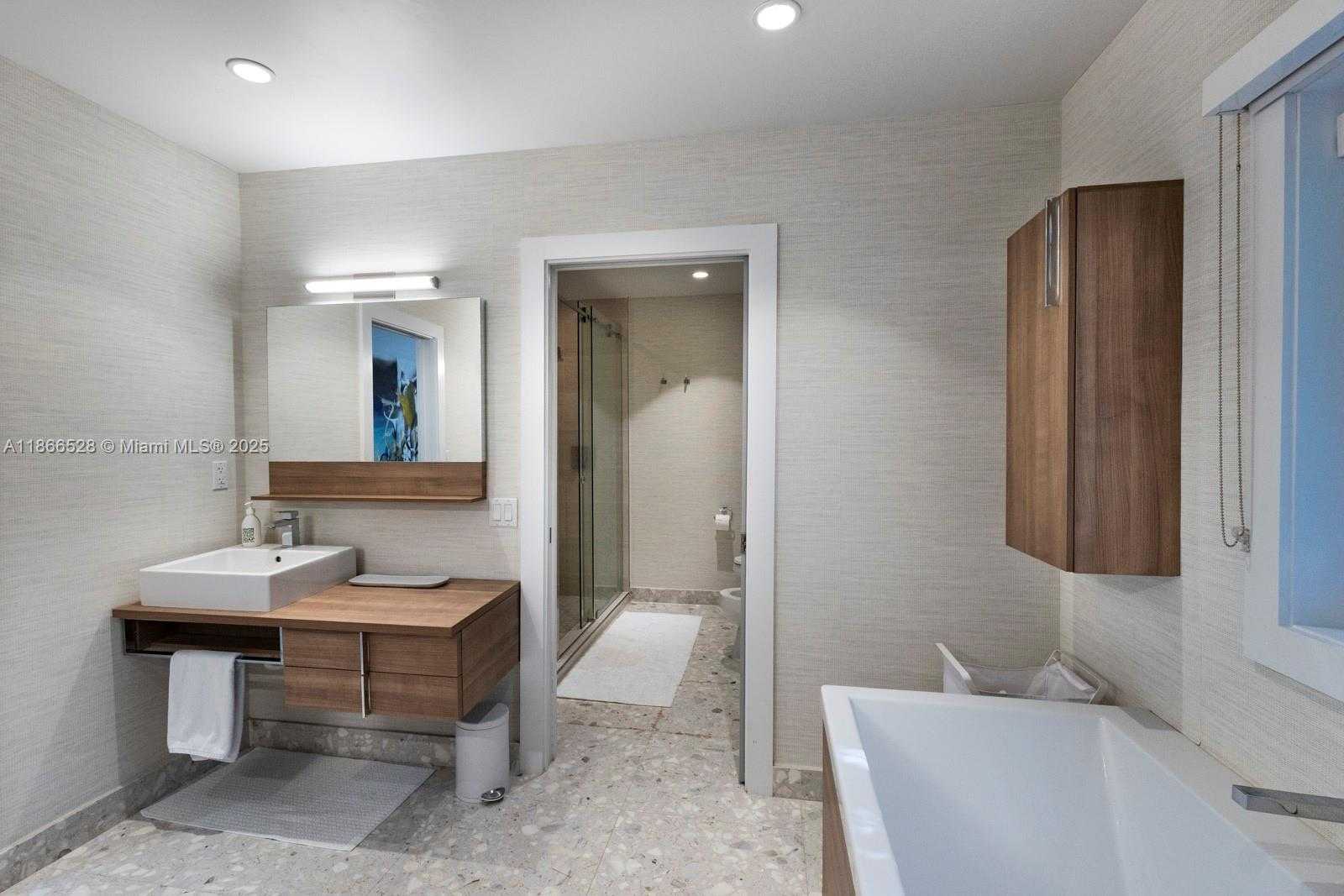 Small Image of 5780 LAS PALMAS DR, Coral Gables Number 38