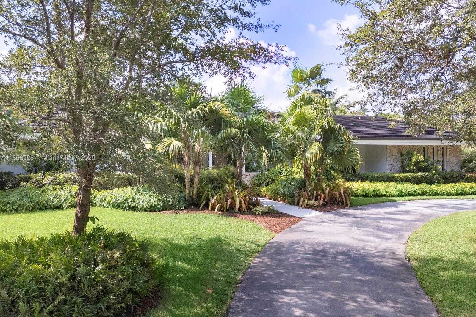 Small Image of 5780 LAS PALMAS DR, Coral Gables Number 4