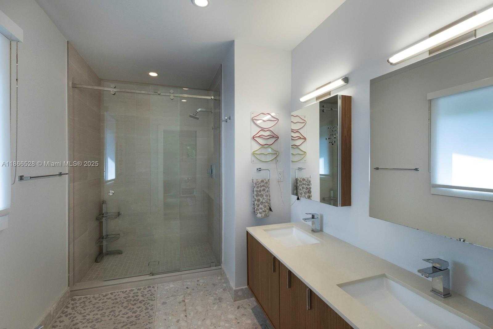 Small Image of 5780 LAS PALMAS DR, Coral Gables Number 42