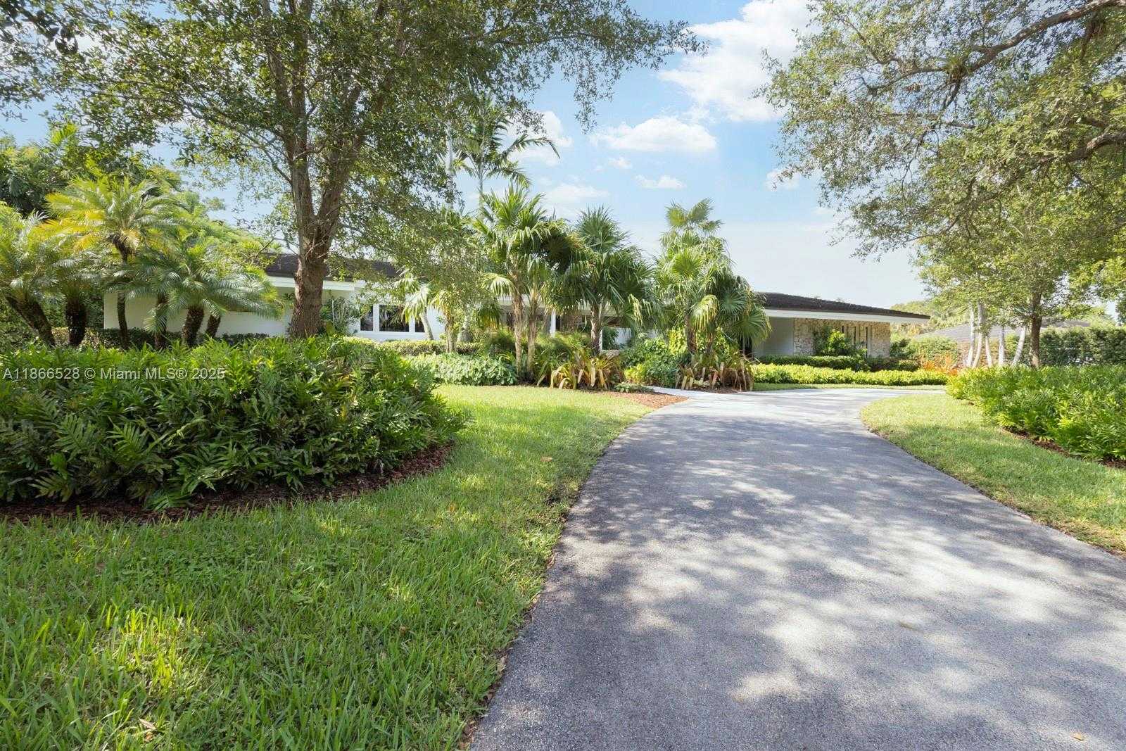 Small Image of 5780 LAS PALMAS DR, Coral Gables Number 47