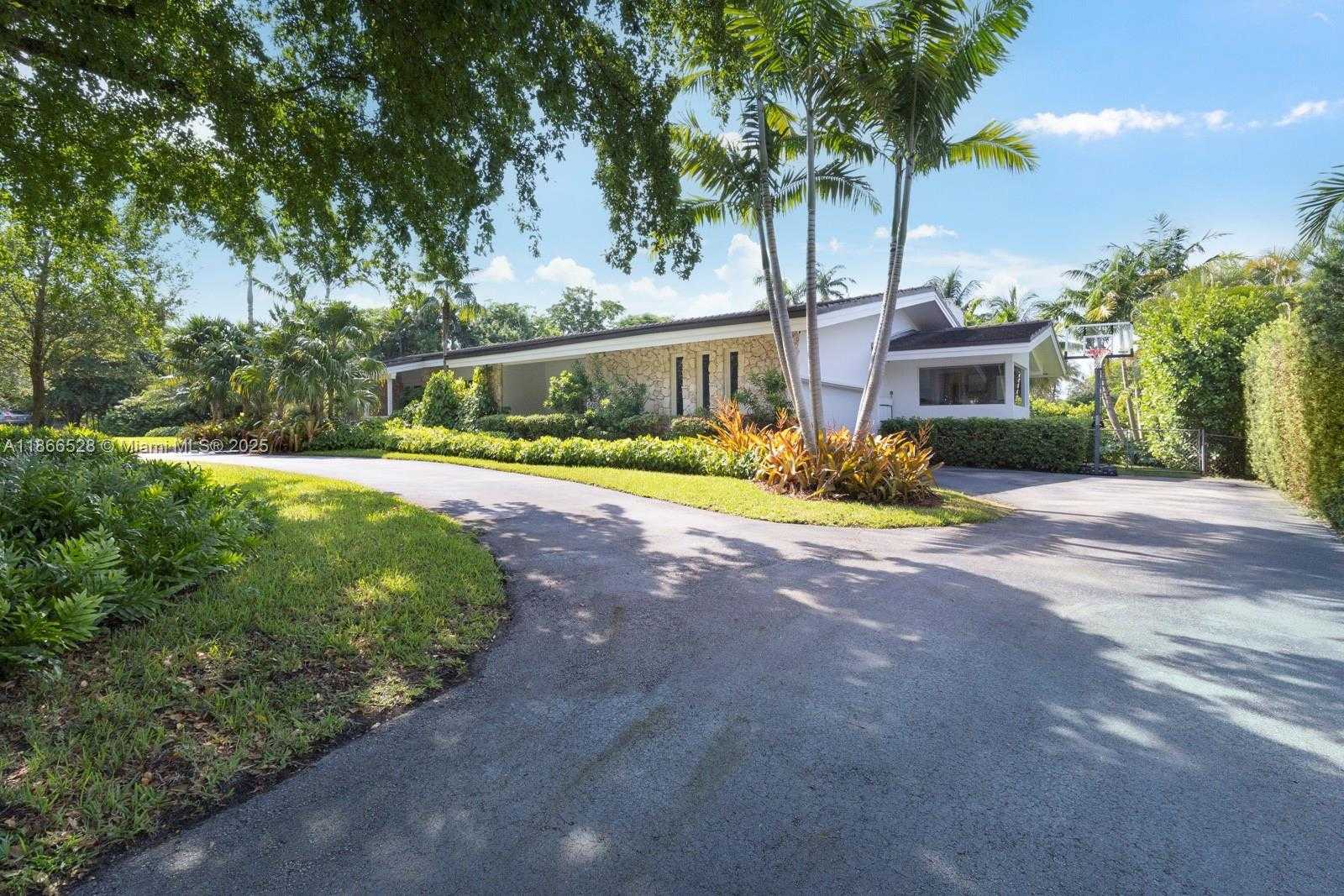 Small Image of 5780 LAS PALMAS DR, Coral Gables Number 48