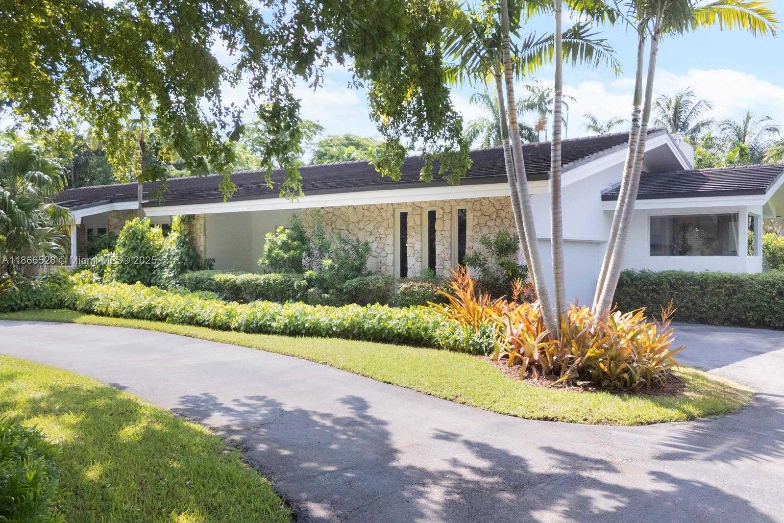 Small Image of 5780 LAS PALMAS DR, Coral Gables Number 49