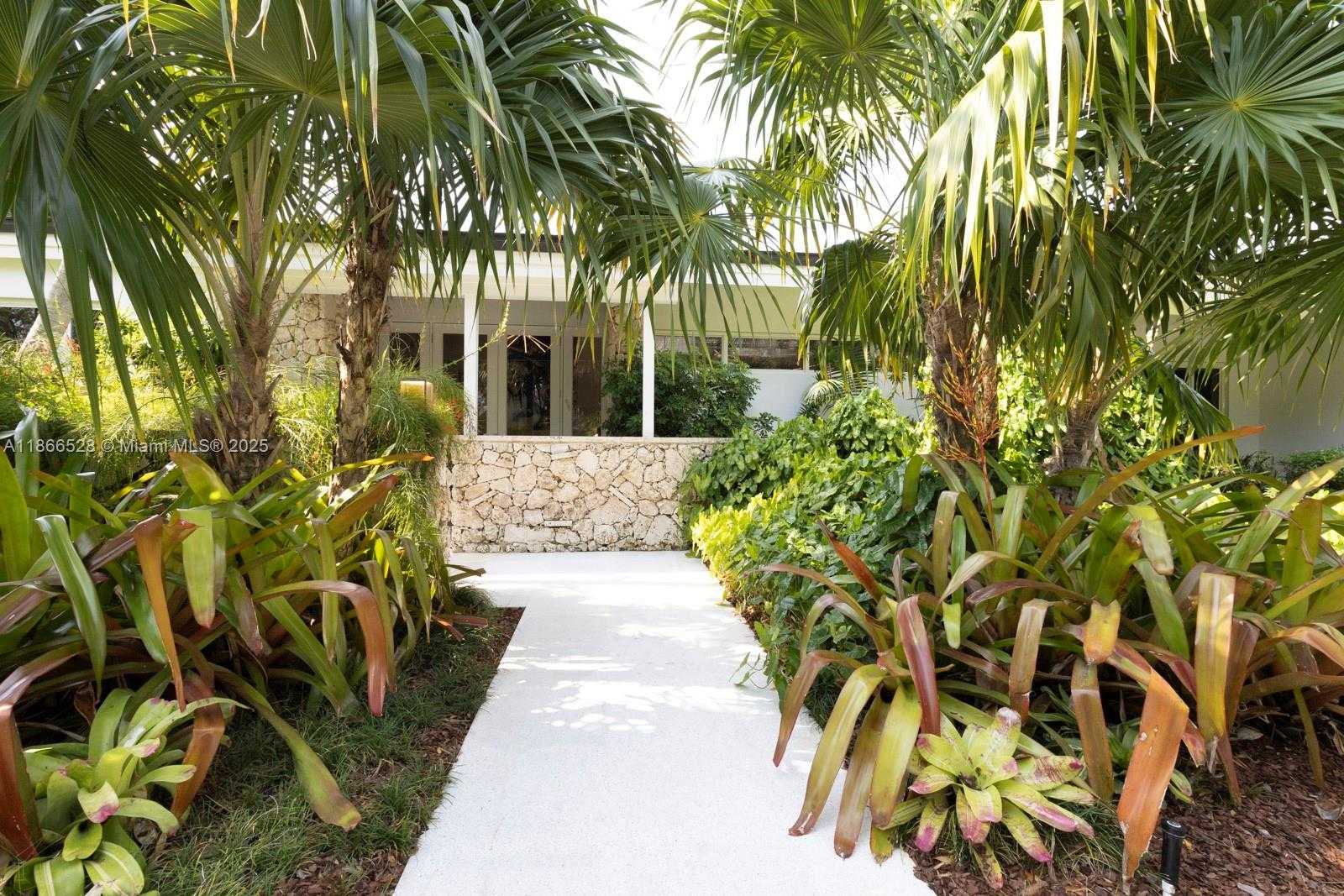 Small Image of 5780 LAS PALMAS DR, Coral Gables Number 5