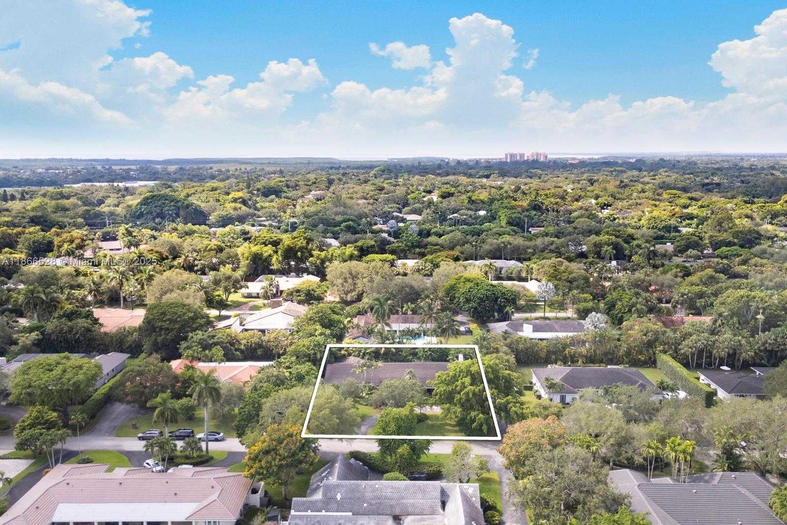 Small Image of 5780 LAS PALMAS DR, Coral Gables Number 52