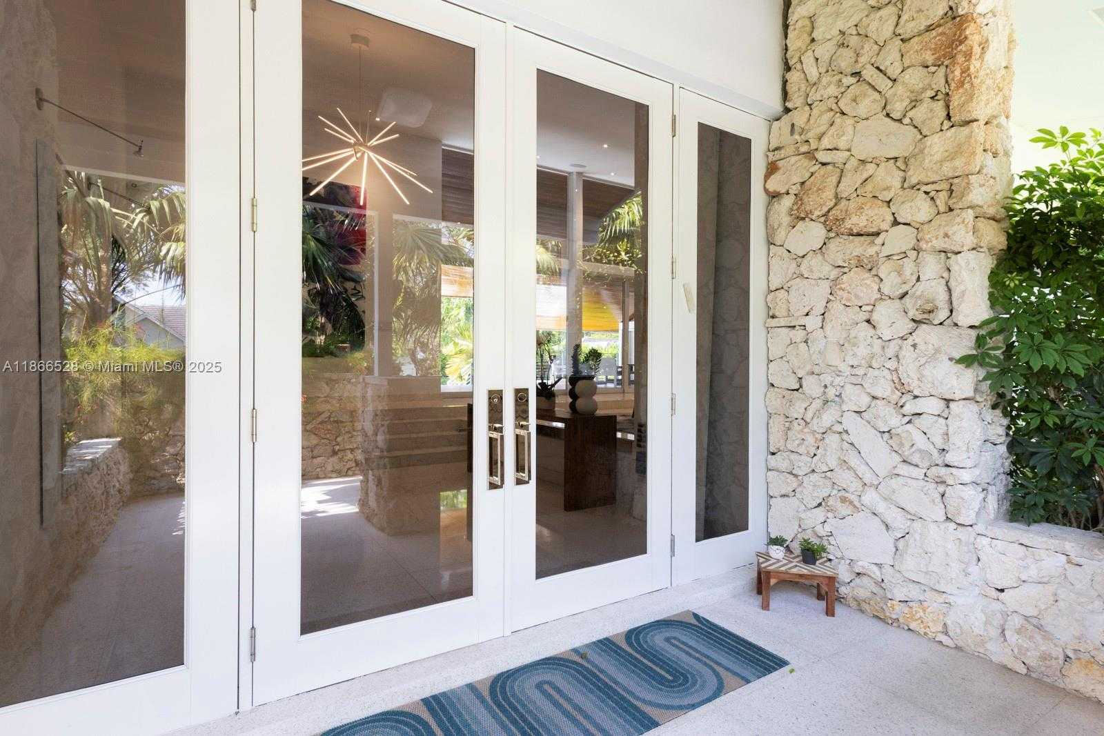Small Image of 5780 LAS PALMAS DR, Coral Gables Number 6
