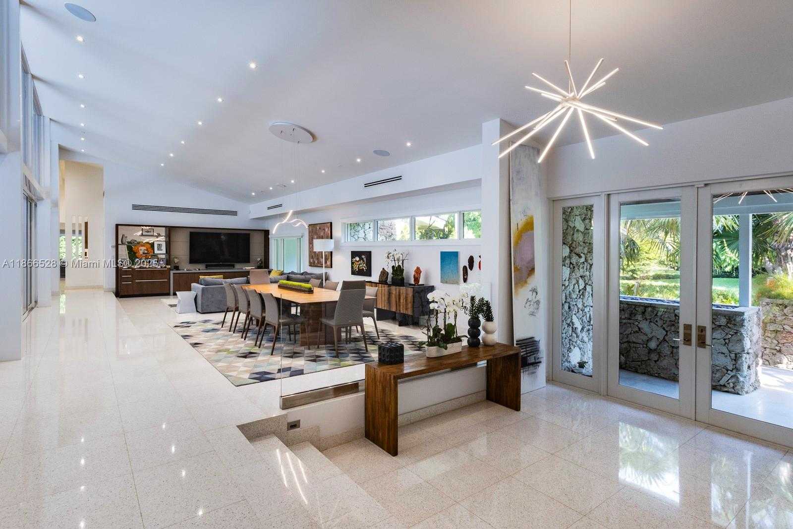 Small Image of 5780 LAS PALMAS DR, Coral Gables Number 9