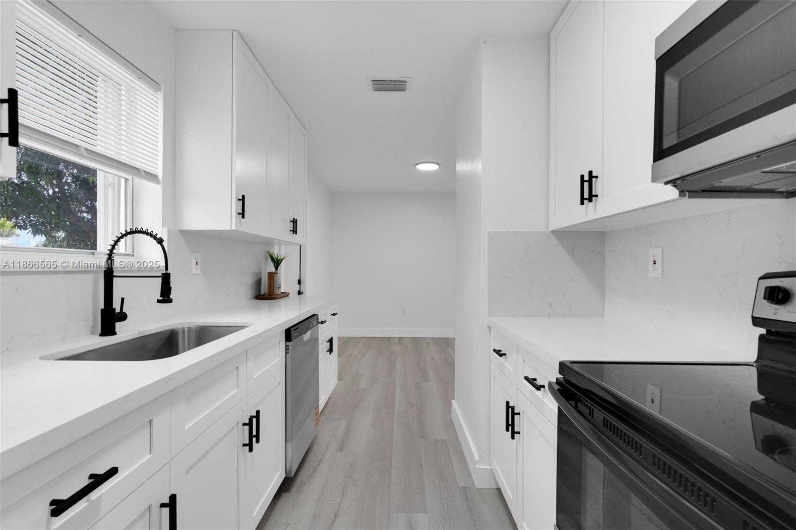 Small Image of 20901 NORTH WEST 27TH CT, Miami Gardens Number 11
