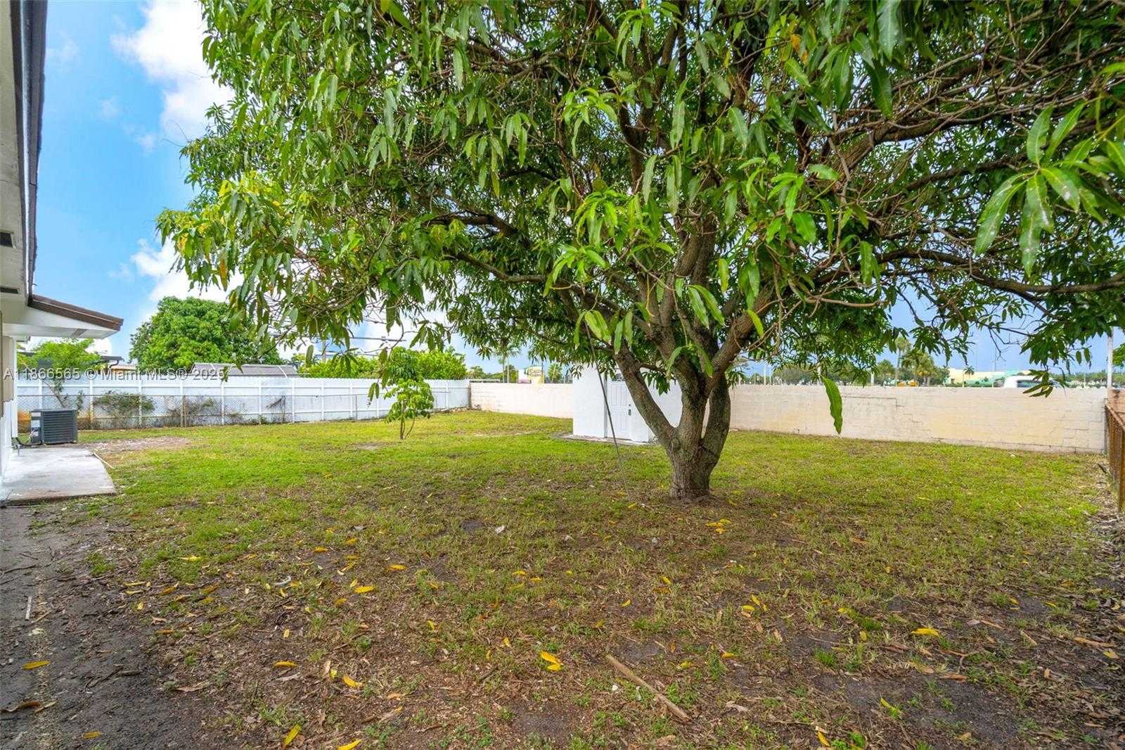 Small Image of 20901 NORTH WEST 27TH CT, Miami Gardens Number 26