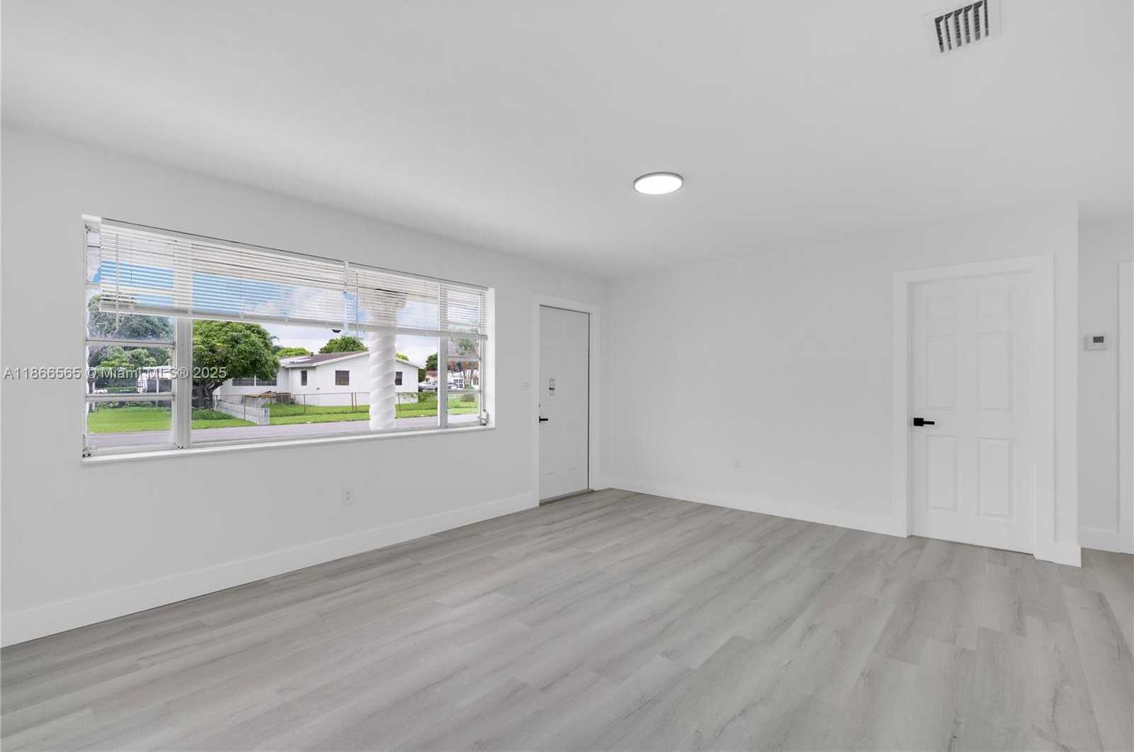Small Image of 20901 NORTH WEST 27TH CT, Miami Gardens Number 5