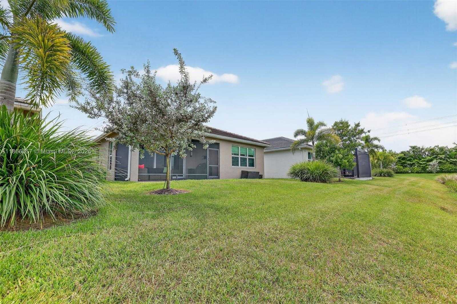 Small Image of 13455 SOUTH WEST RIVER ROCK RD, Port St. Lucie Number 30