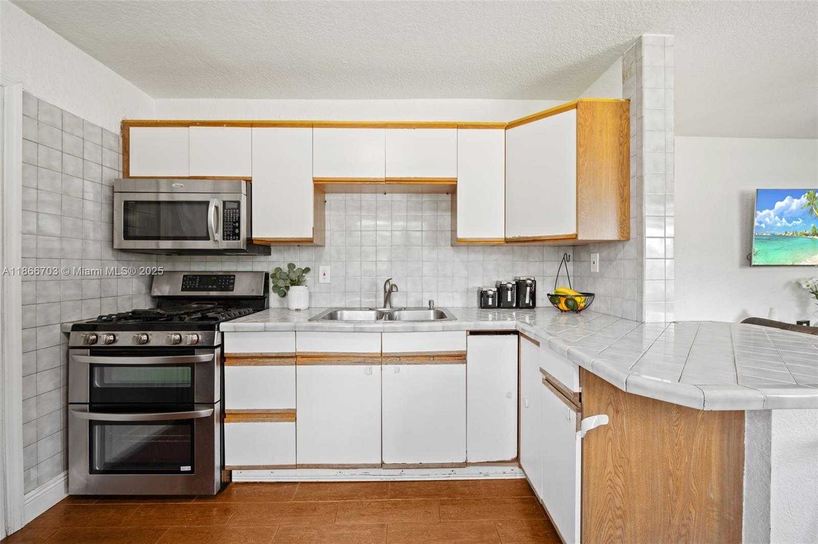 Small Image of 5641 SOUTH WEST 37TH CT, Davie Number 10