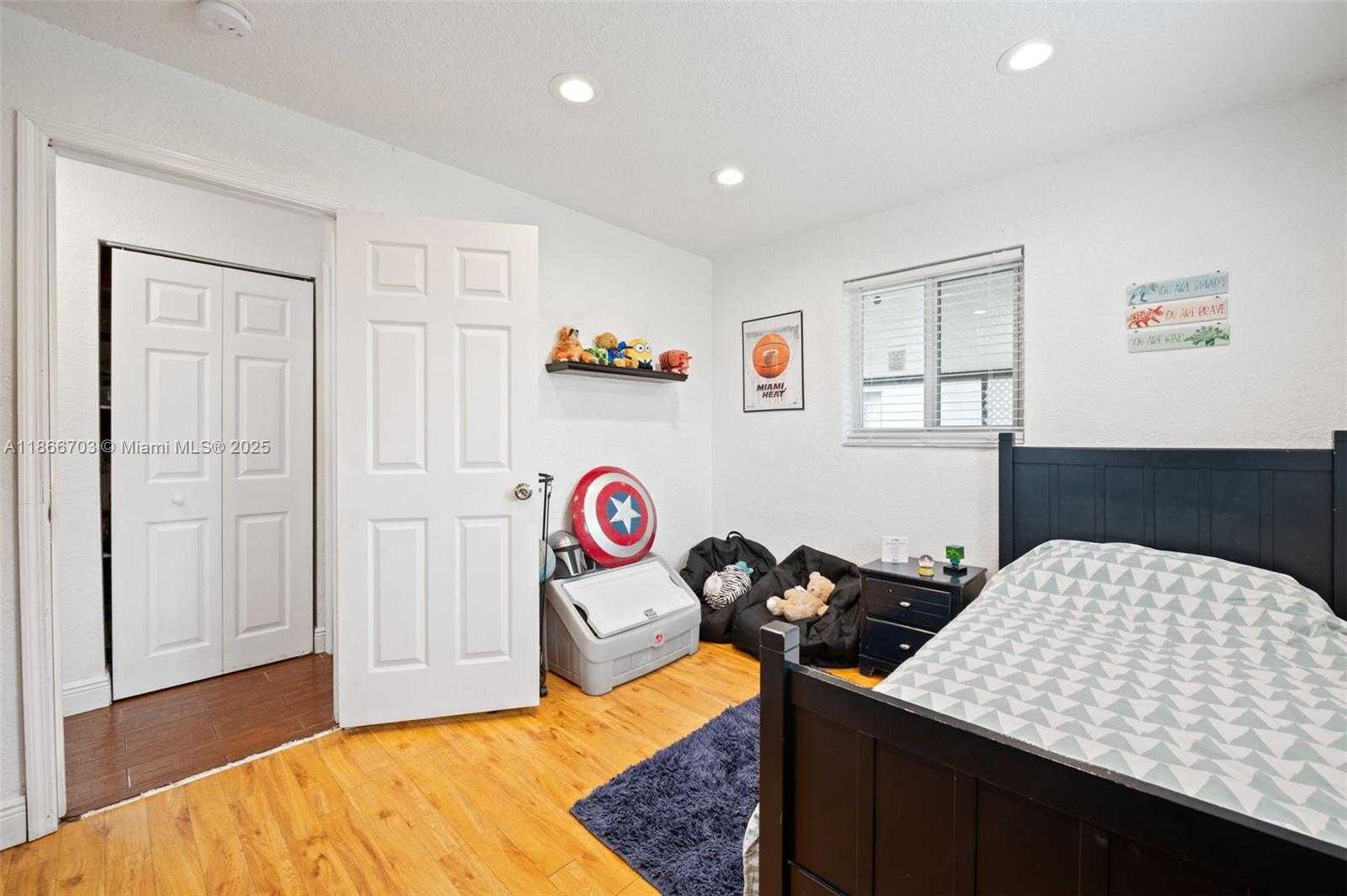 Small Image of 5641 SOUTH WEST 37TH CT, Davie Number 17