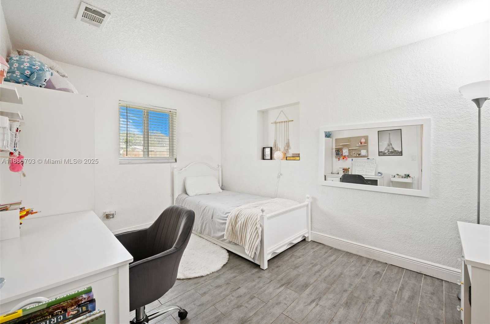 Small Image of 5641 SOUTH WEST 37TH CT, Davie Number 18