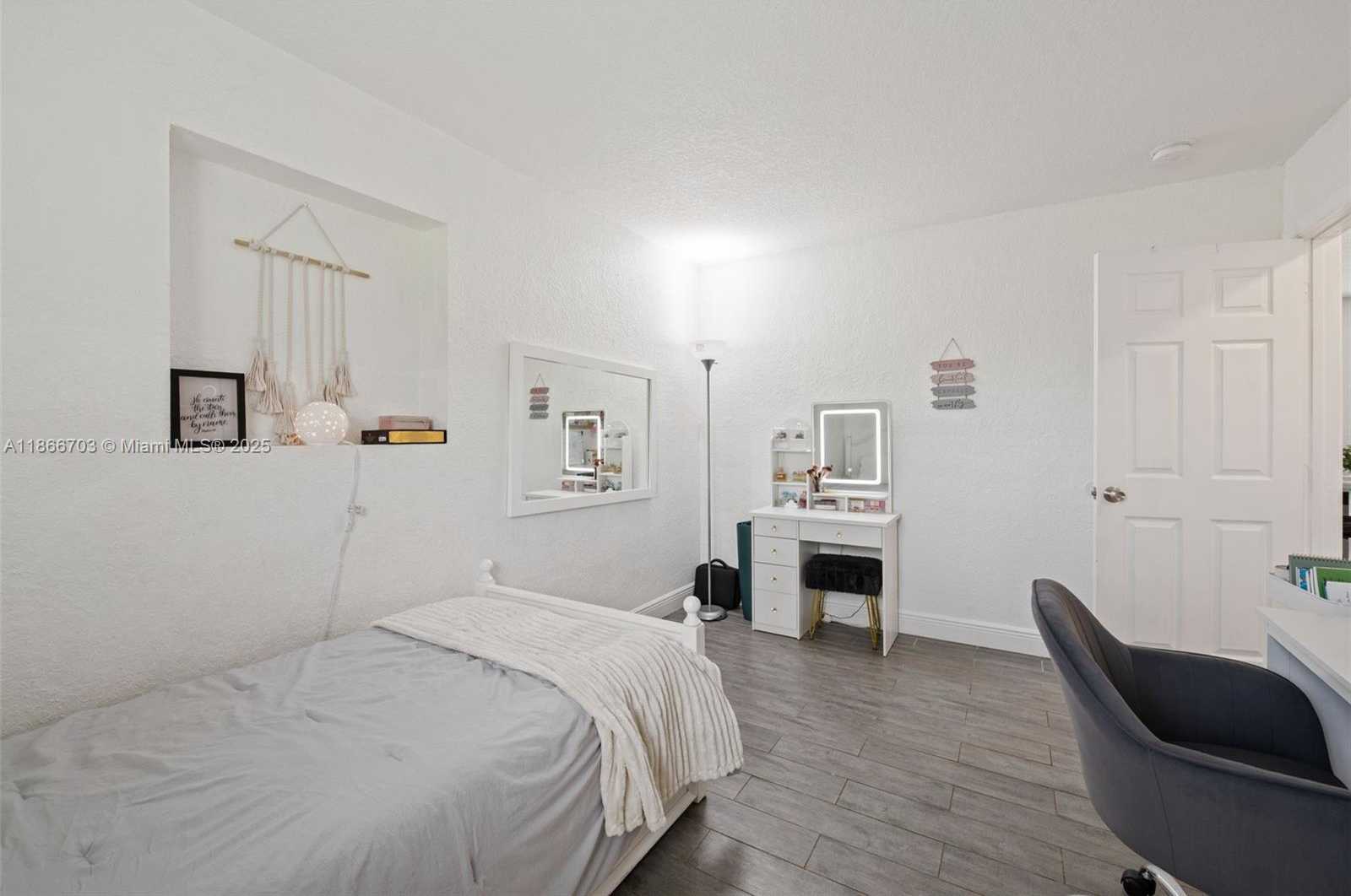 Small Image of 5641 SOUTH WEST 37TH CT, Davie Number 19
