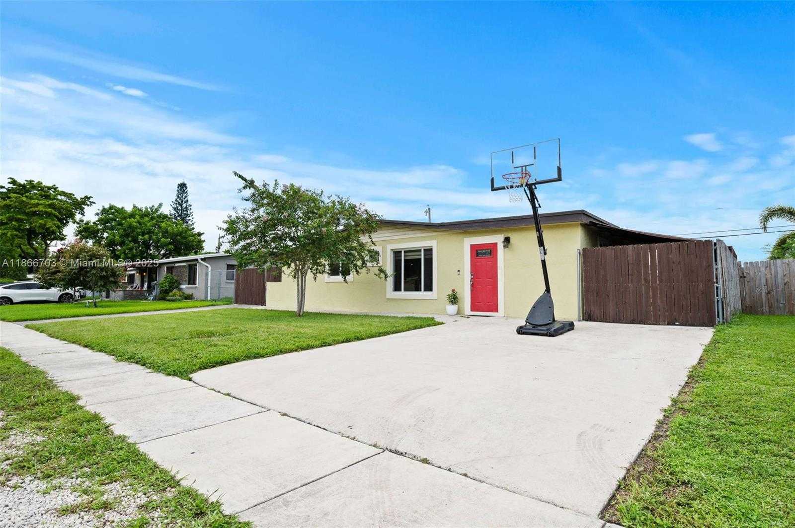Small Image of 5641 SOUTH WEST 37TH CT, Davie Number 2