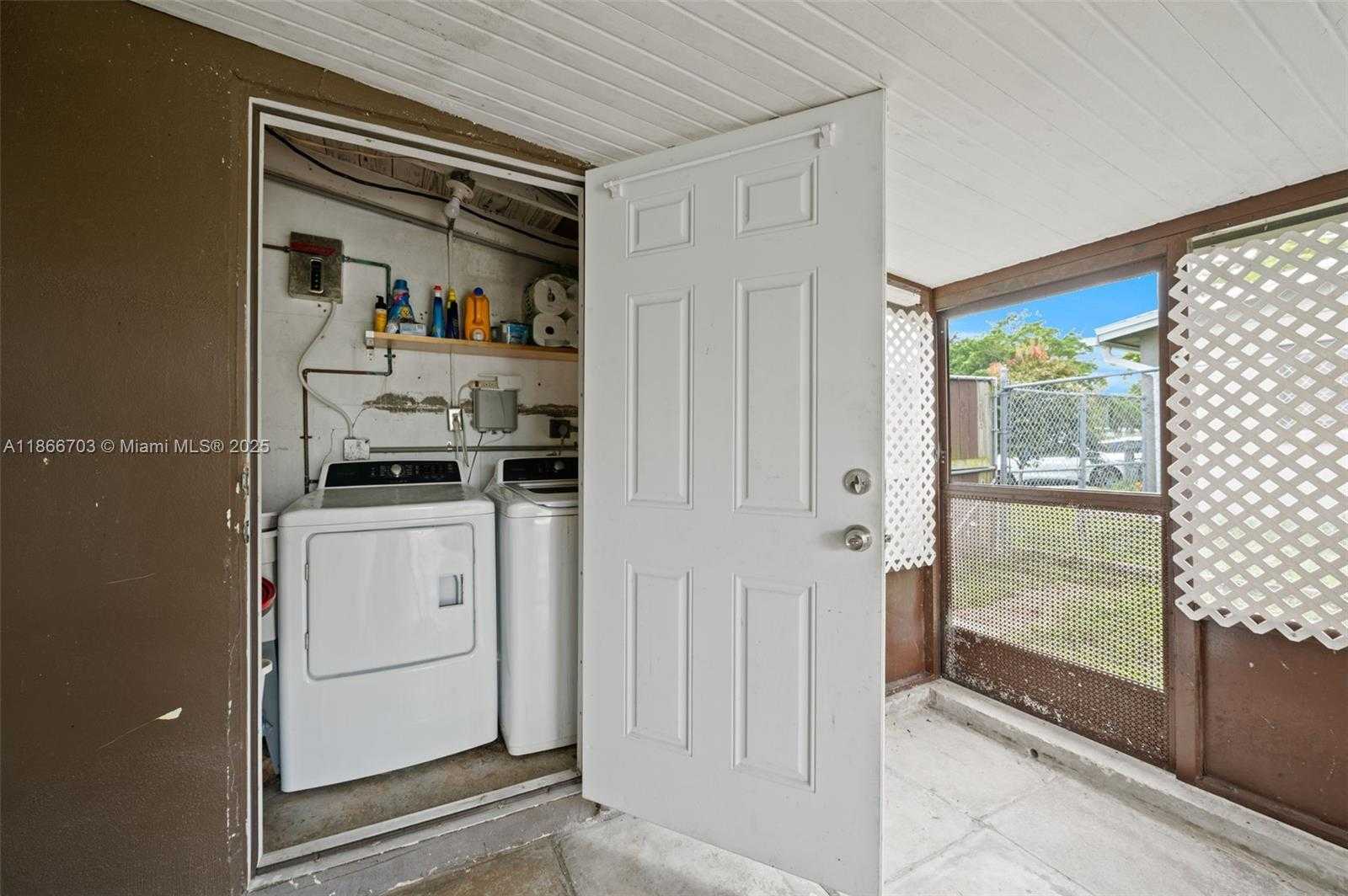 Small Image of 5641 SOUTH WEST 37TH CT, Davie Number 23