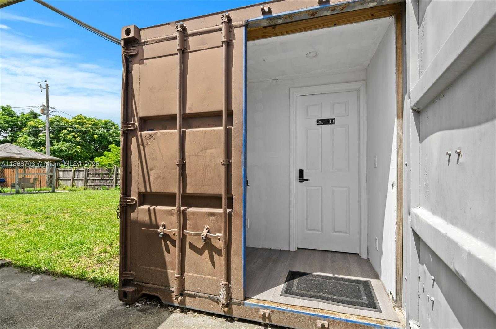 Small Image of 5641 SOUTH WEST 37TH CT, Davie Number 24