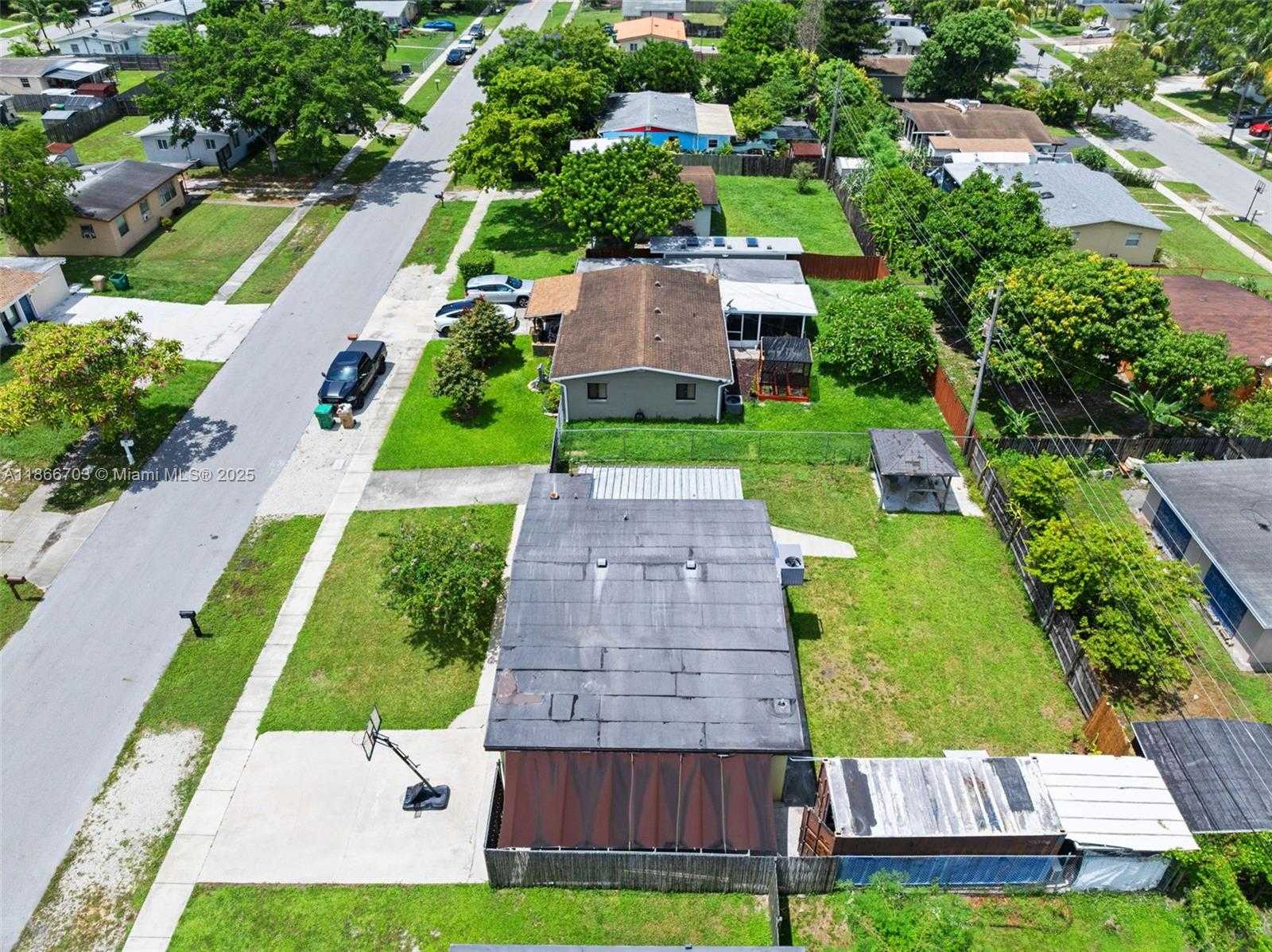 Small Image of 5641 SOUTH WEST 37TH CT, Davie Number 31
