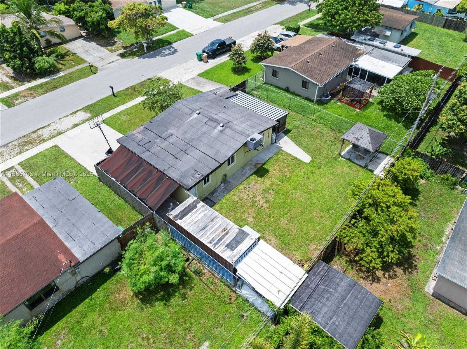 Small Image of 5641 SOUTH WEST 37TH CT, Davie Number 32