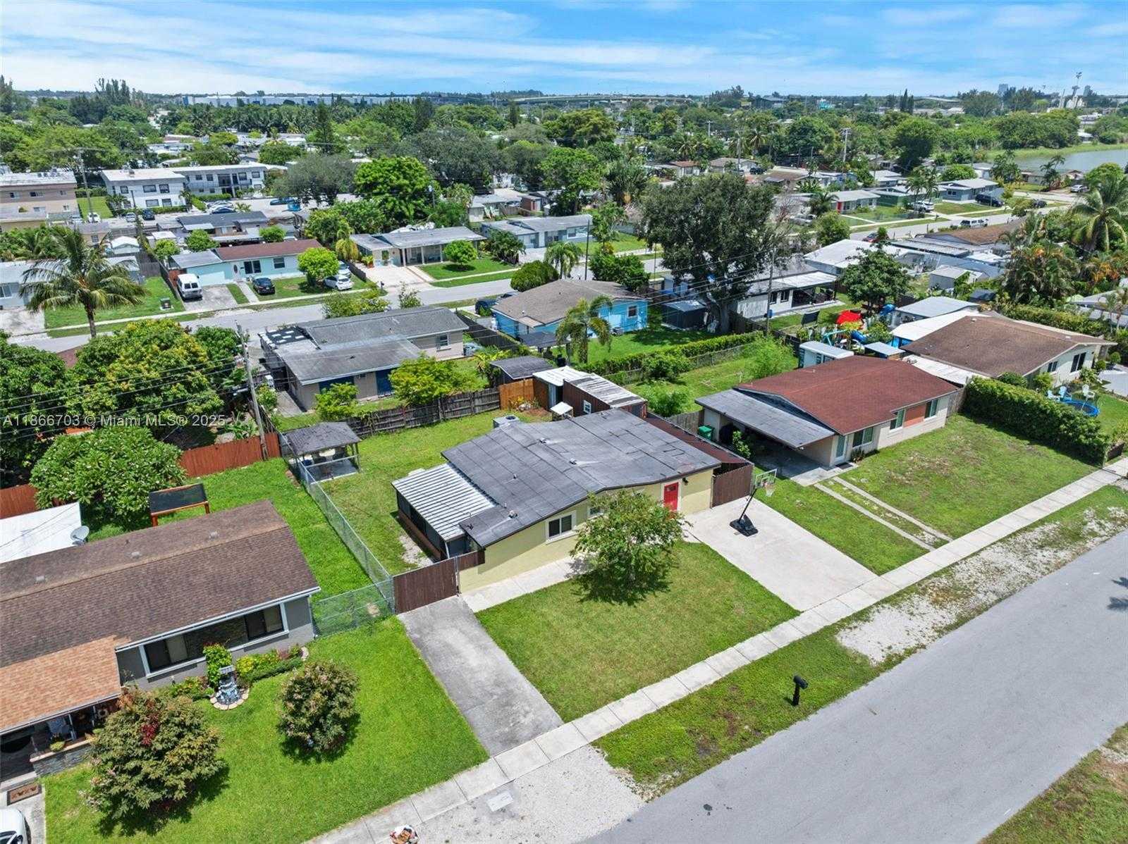 Small Image of 5641 SOUTH WEST 37TH CT, Davie Number 34