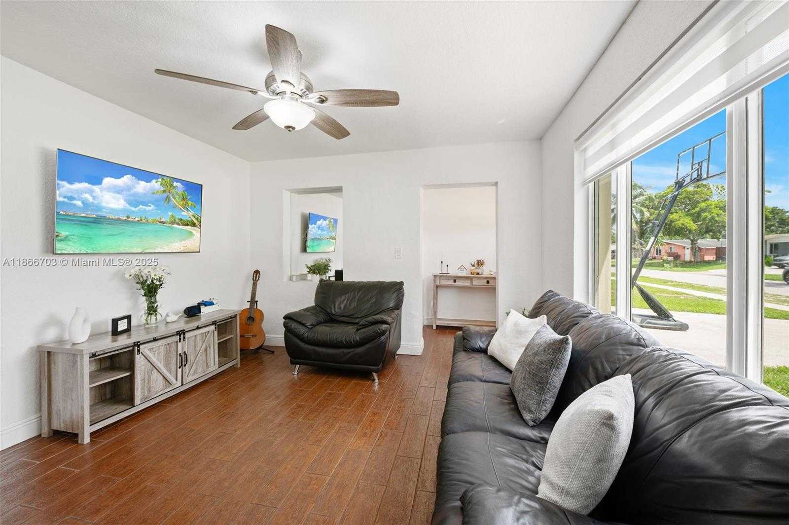 Small Image of 5641 SOUTH WEST 37TH CT, Davie Number 6