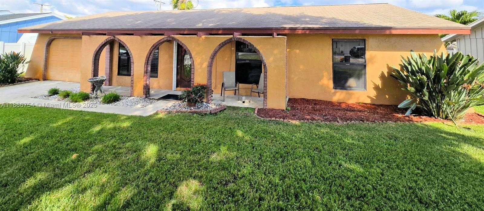 Small Image of 3753 COELEBS AVE, Boynton Beach Number 18