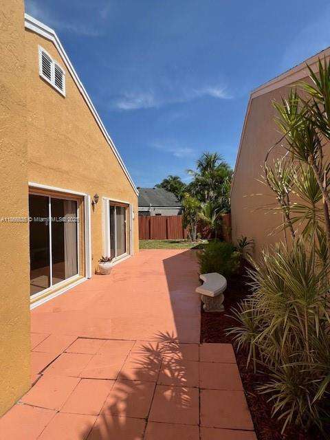 Small Image of Hialeah Number 15