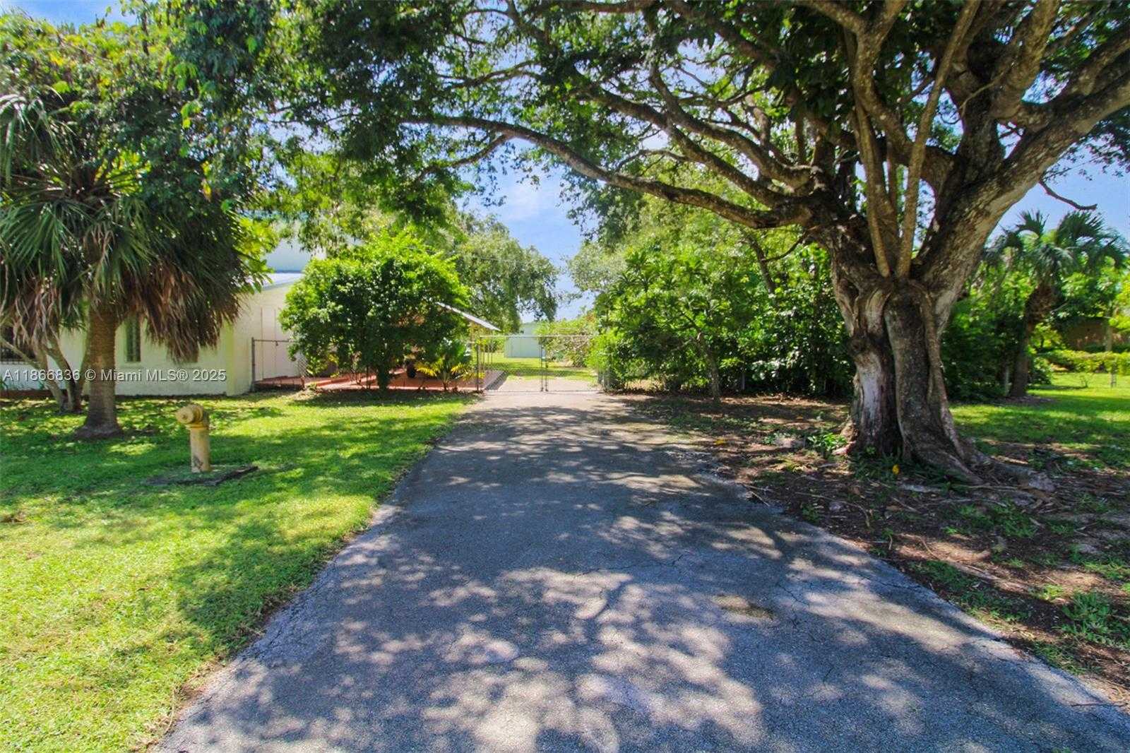 Small Image of 23500 SOUTH WEST 153RD CT, Homestead Number 35