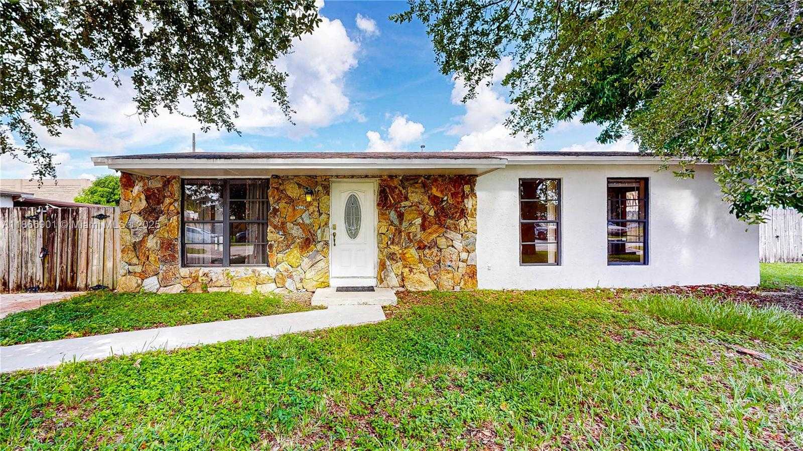 Small Image of 26234 SOUTH WEST 128TH CT, Homestead Number 3