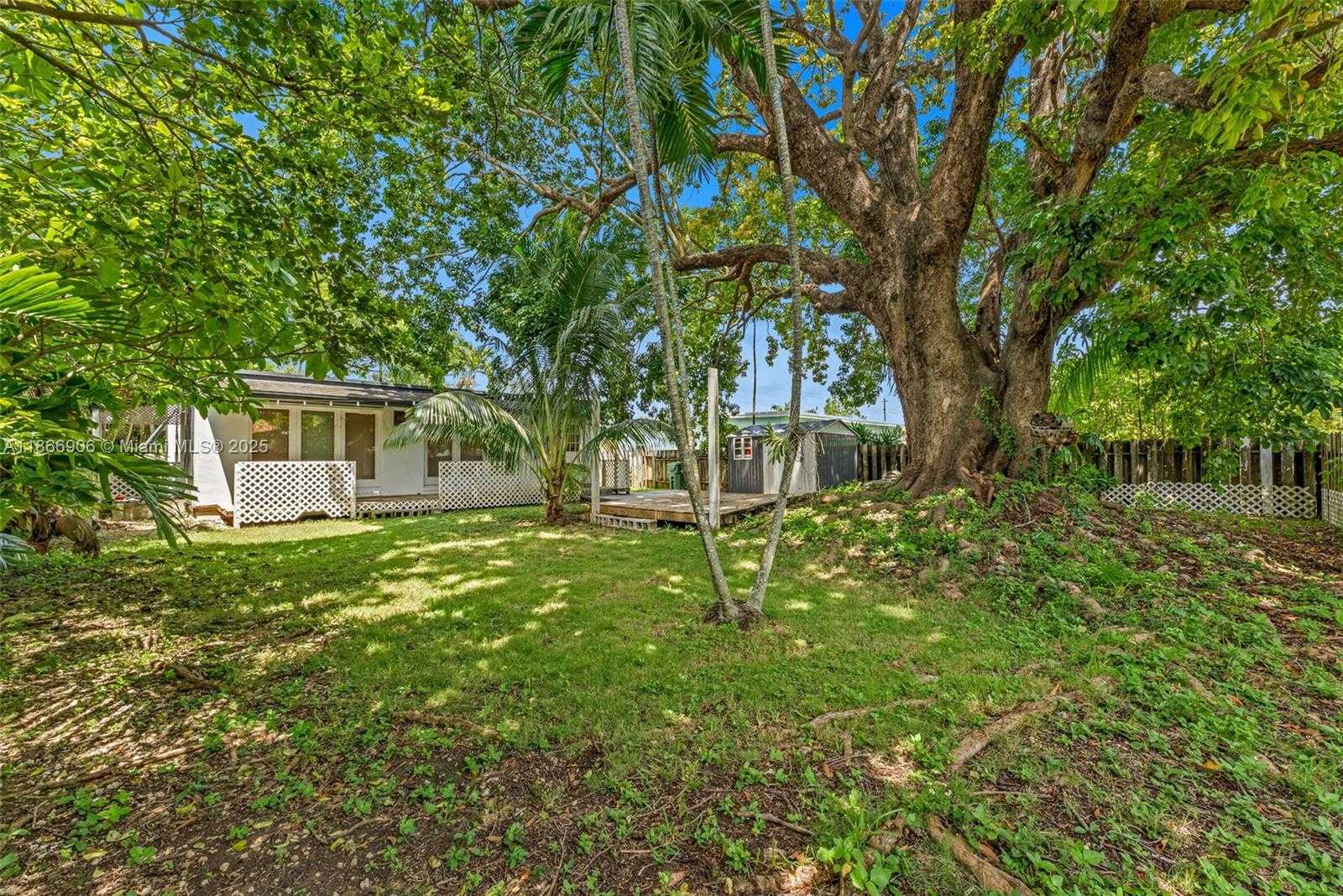 Small Image of 925 NORTH WEST 4TH AVE, Homestead Number 4