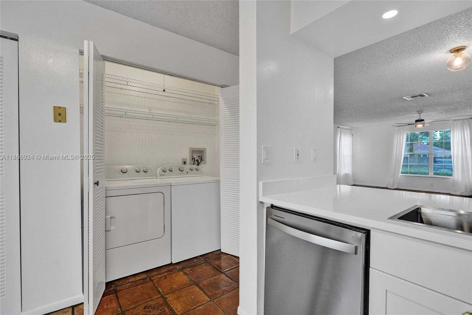 Small Image of 22255 SOUTH WEST 97TH CT, Cutler Bay Number 7