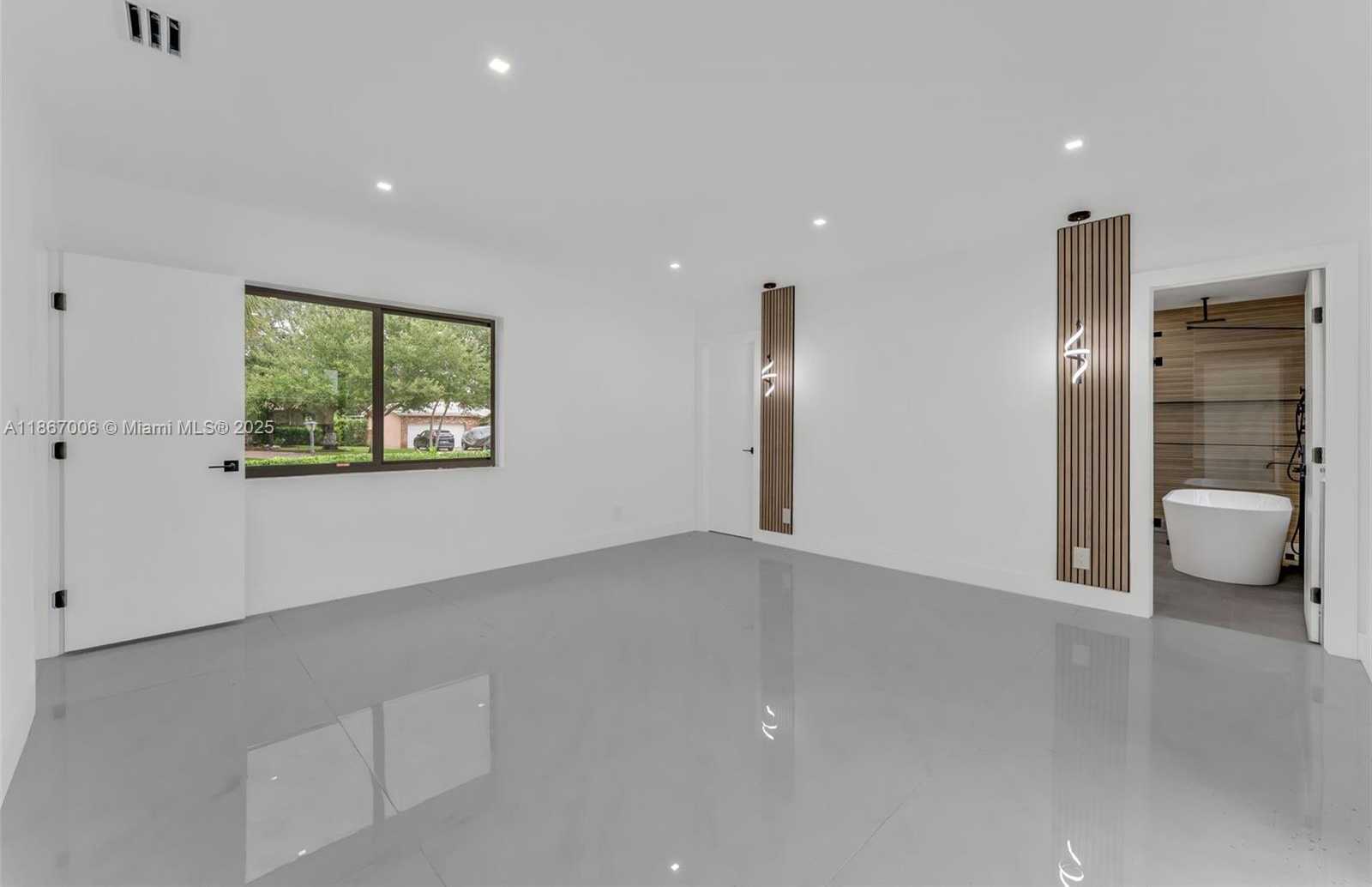 Small Image of 3444 BUCHANAN ST, Hollywood Number 14