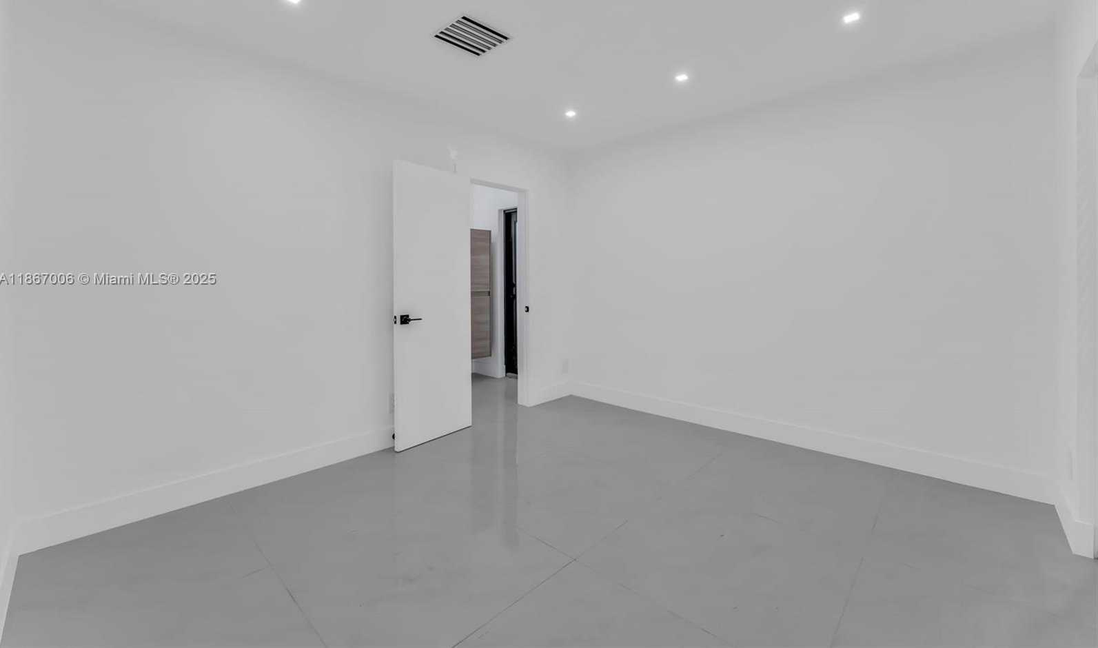 Small Image of 3444 BUCHANAN ST, Hollywood Number 16
