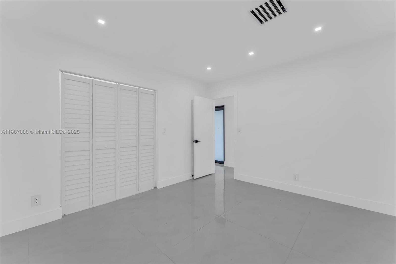 Small Image of 3444 BUCHANAN ST, Hollywood Number 17