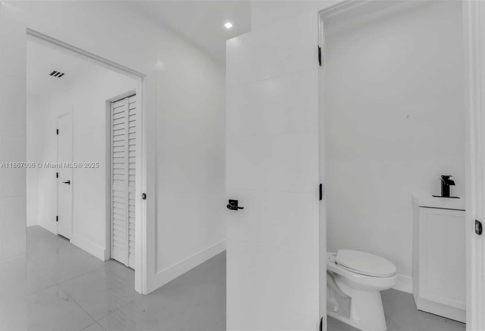 Small Image of 3444 BUCHANAN ST, Hollywood Number 19